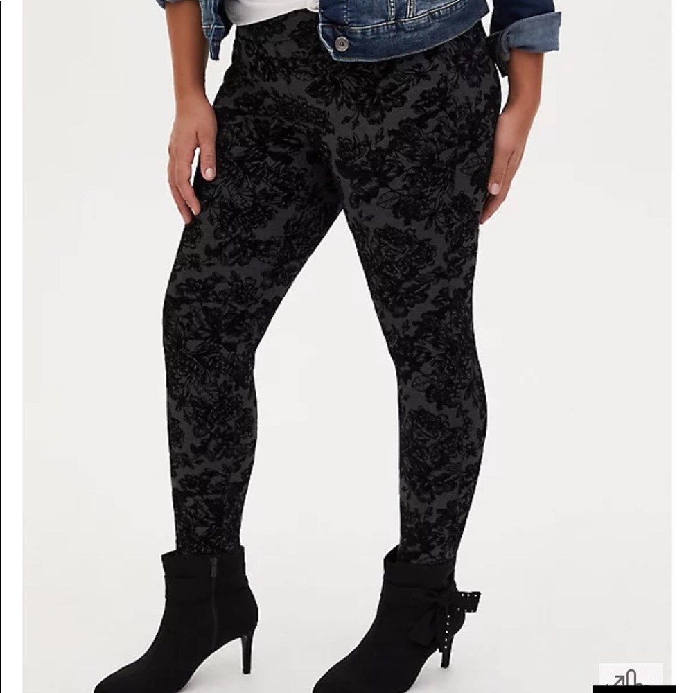 STUDIO PONTE GREY & BLACK FLOCKED FLORAL PULL-ON PIXIE PANT SIZE 2R